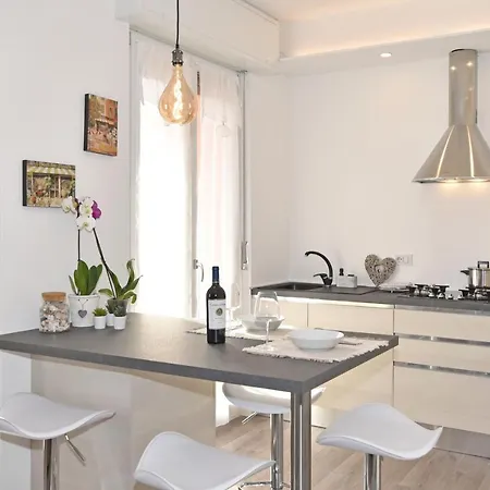 Le Petit Bonheur アパート コモ